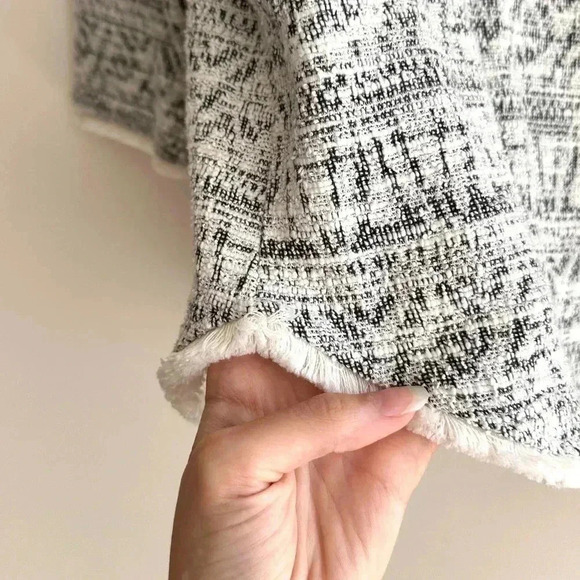 Anthropologie W5 Black and White Fringe Hem 3/4 Sleeve Zippered Aztec Blouse, M - Picture 6 of 16